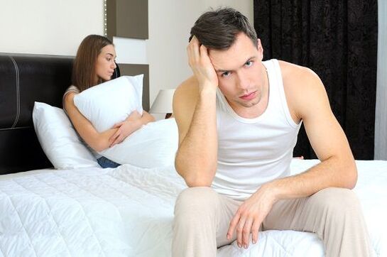 e Mann ass opgeregt iwwer pathologesch Entladung wann hien opgereegt ass